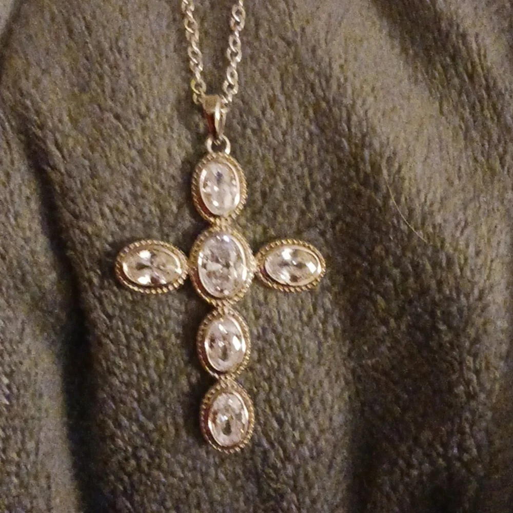 Beautiful! Bella Luce,bezel set,925 Solid,cross W/chain - Picture 3 of 8